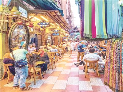 الجامع الأزهر وشارع المعز.. قلب رمضان ينبض بين التاريخ والتراث