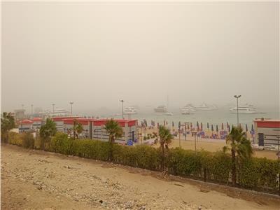 عاصفة ترابية تضرب مدن البحر الأحمر