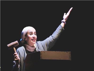 الممثلة السعودية أفنان الخضر فى مسرحية «مزاد عاطفي»