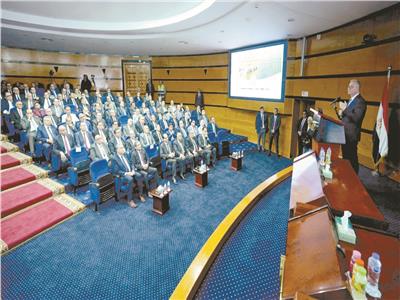 بدوى: حوافز ونظم تعاقدية جديدة.. وتكثيف البحث والاستكشاف