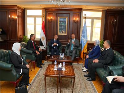 وزير العمل ومحافظ الإسكندرية يسلمان عقودًا لذوى الهمم لدمجهم في السوق 