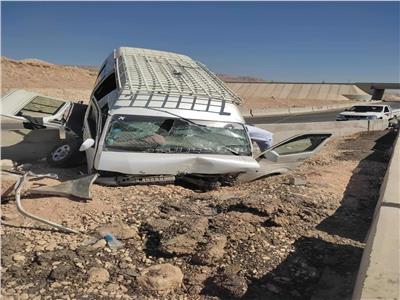 حادث انقلاب سيارة ميكروباص بقنا