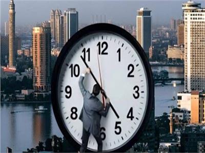 قدم ساعتك 60 دقيقة| الليلة.. بدء العمل بالتوقيت الصيفي