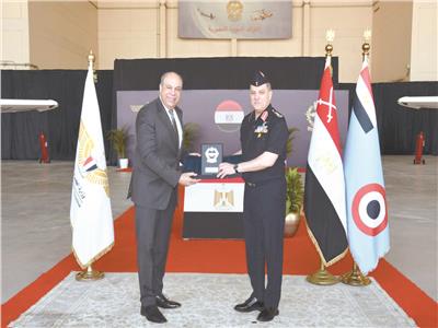 القوات الجوية تسلم طائرتين لأكاديمية علوم الطيران