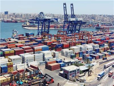  ميناء الإسكندرية يستقبل 35 ألف طن بضائع على متن 16 سفينة
