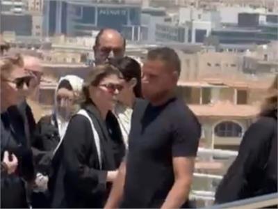 أرملة هاني شاكر في وداعه الأخير