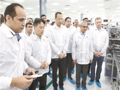 الوزير يبدأ تكليفه بتوسيع دائرة الاستثمار.. توطين الصناعة.. وتعميق التدريب