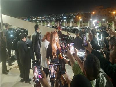 كارول سماحة تصل عزاء هاني شاكر بمسجد أبو شقة