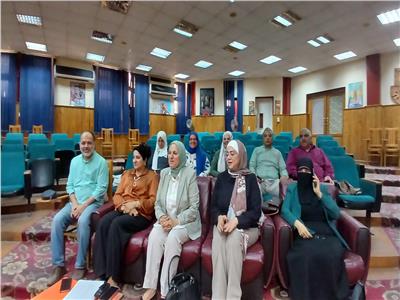 «مدير تعليم القاهرة» تتابع غرفة عمليات الدبلومات الفنية في أول أيام الامتحانات العملية