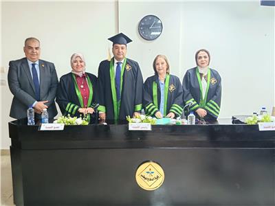 الكاتب الصحفي محمود بسيوني خلال المناقشة