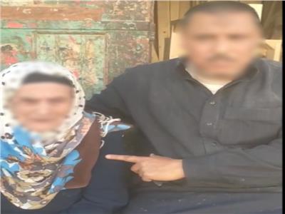 قيام شخص بطرد والدته وشقيقه من مسكنهما