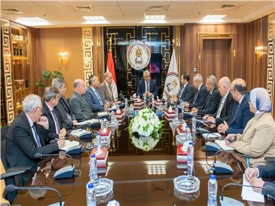 «الإنتاج الحربي» يبحث ترشيد الطاقة وخفض الانبعاثات الكربونية