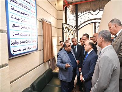 محافظ الغربية يوزع الهدايا على الأيتام وكبار السن احتفالا بعيد الأضحى  