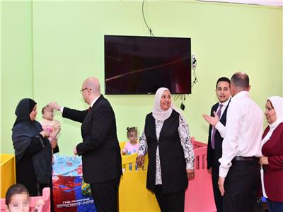 محافظ الفيوم يهنئ أطفال الأيتام بجمعية تحسين الصحة بعيد الأضحى  