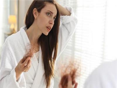 عادات يومية بسيطة لاستعادة كثافة الشعر المفقودة.. خطوات صغيرة بنتائج كبيرة