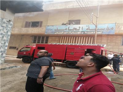 أثناء السيطرة على الحريق