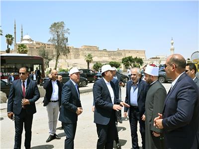 رئيس الوزراء يتفقد أعمال ترميم وإعادة إحياء مسجد المسبح 