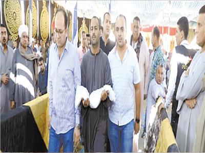 قطعة قماش «القودة» أو الكفن كما يطلق عليه شعبيًا قد تنهى سنوات الصراع