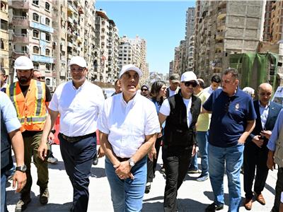 رئيس الوزراء يتفقد أعمال إنشاء محور "محمد نجيب"