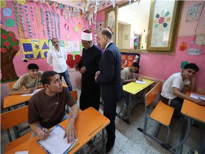 رئيس المعاهد الأزهرية ومحافظ الغربية يتفقدان لجنتي معهد التوكل بنين وفتيات