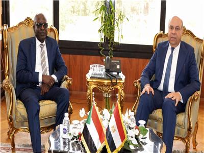 خلال استقبال وزير الطيران المدني، لوزير البنية التحتية والنقل بجمهورية السودان