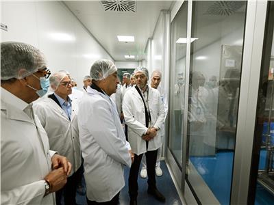 رئيس الوزراء خلال الجولة