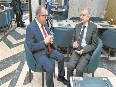 د. أسامة حمدى خلال حواره مع محرر «الأخبار»