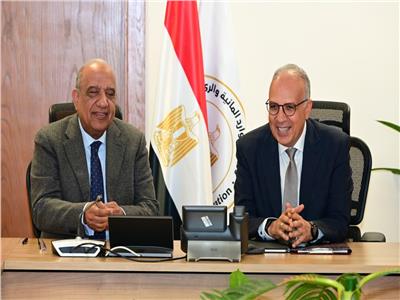 وزيرا الري والكهرباء يبحثان التوسع في استخدام الطاقة الشمسية 