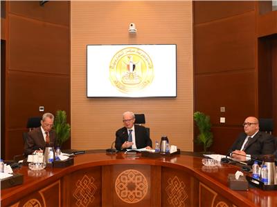 اجتماع متابعة جهود إعادة هيكلة وحوكمة وتطوير أداء الشركات المملوكة للدولة