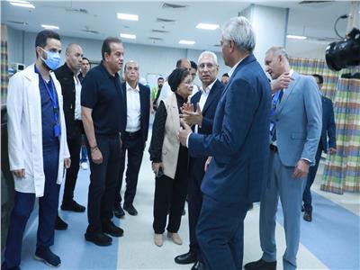 وزير الصحة يتفقد مستشفيي الكبد والجهاز الهضمي