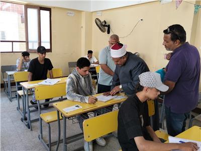 رئيس المنطقة الأزهرية بالإسماعيلية  يتابع امتحانات الثانوية 