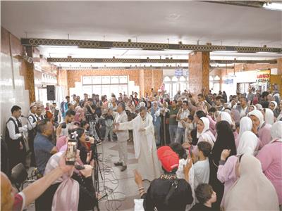 عروض مبهجة لـ «ذوى الهمم» على رصيف المترو