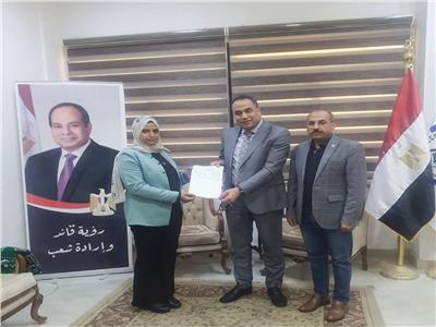 تقديم الدعم لإحدى المستفيدات  