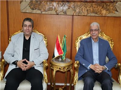 رئيس جامعة المنوفية يستقبل  نقيب 