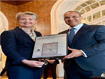 د. بدر عبد العاطى وزير الخارجية ونظيرته البريطانية إيفيت كوبر