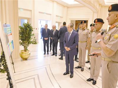 الرئيس عبدالفتاح السيسى والفريق أشرف سالم زاهر خلال افتتاح قاعة «الصفوة»