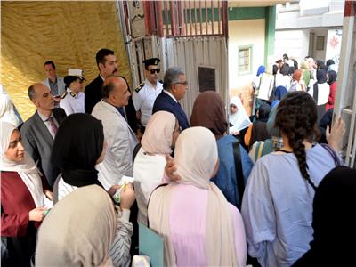اللواء طارق مرزوق، محافظ الدقهلية خلال تفقده لجان الثانوية العامة