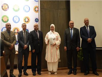 نائب وزير المالية يكرم الأمهات المثاليات