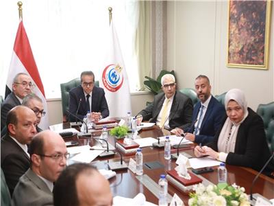 وزير الصحة يترأس اجتماع مجلس إدارة الهيئة العامة للمستشفيات والمعاهد التعليمية