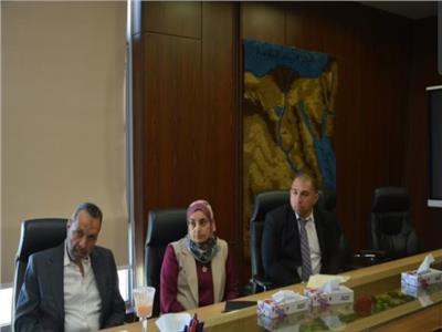 محمد عبد الغفار يطالب بقنوات جديدة لتوفير خامات صناعة الأخشاب المحلية 
