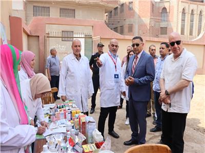 محافظ القليوبية يتفقد القافلة البيطرية