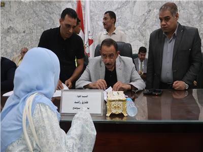 محافظ سوهاج يعقد اللقاء الجماهيري