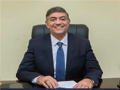 الدكتور هشام عبد العزيز