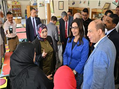 وزيرة الثقافة ومحافظ المنيا يتفقدان تطوير مسرح قصر ثقافة
