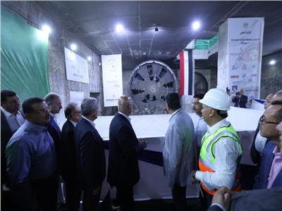وزير النقل يشهد خروج ماكينة الحفر النفقي الثانية