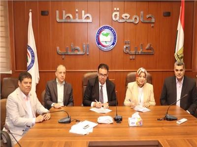 عميد طب طنطا يوقع بروتوكول تعاون وتنسيق 