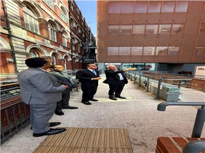 وزير الصحة والسكان خلال زيارته إلى لندن