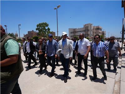 وزير الموارد المائية والري ومحافظ أسيوط 