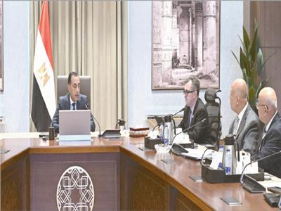 رئيس الوزراء خلال اجتماع متابعة جهود تنفيذ الخطة الاستراتيجية لتحلية مياه البحر