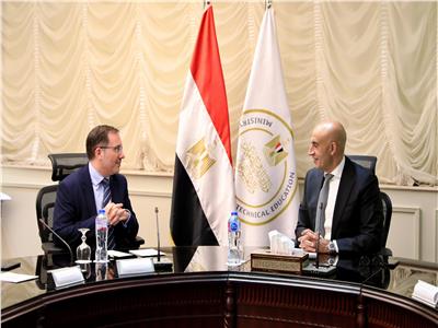 اجتماع وزير التربية والتعليم والتعليم الفني مع سفير المملكة المتحدة لدى مصر